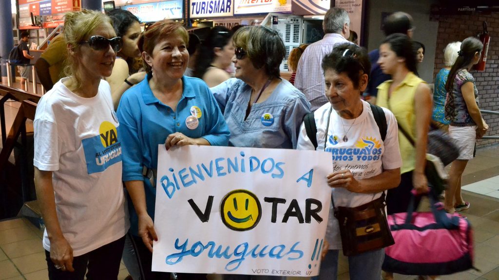 Galería de fotos del éxodo electoral enviadas por los lectores. Gracias a Victoria Molnar, Verónica Meyer, Julia Dominzain, Silvina Merenson y Ana Fornaro.