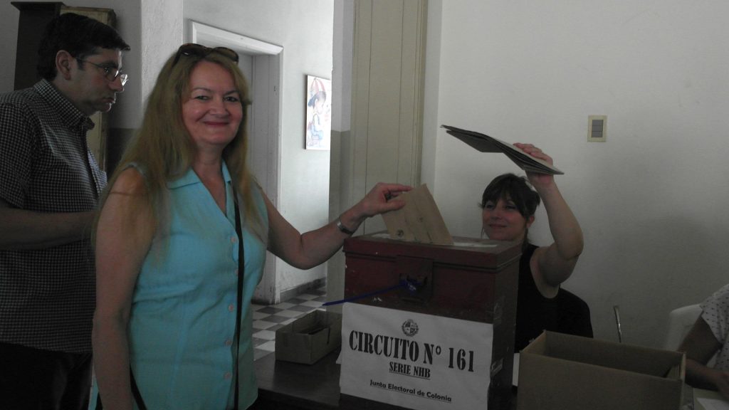 Galería de fotos del éxodo electoral enviadas por los lectores. Gracias a Victoria Molnar, Verónica Meyer, Julia Dominzain, Silvina Merenson y Ana Fornaro.